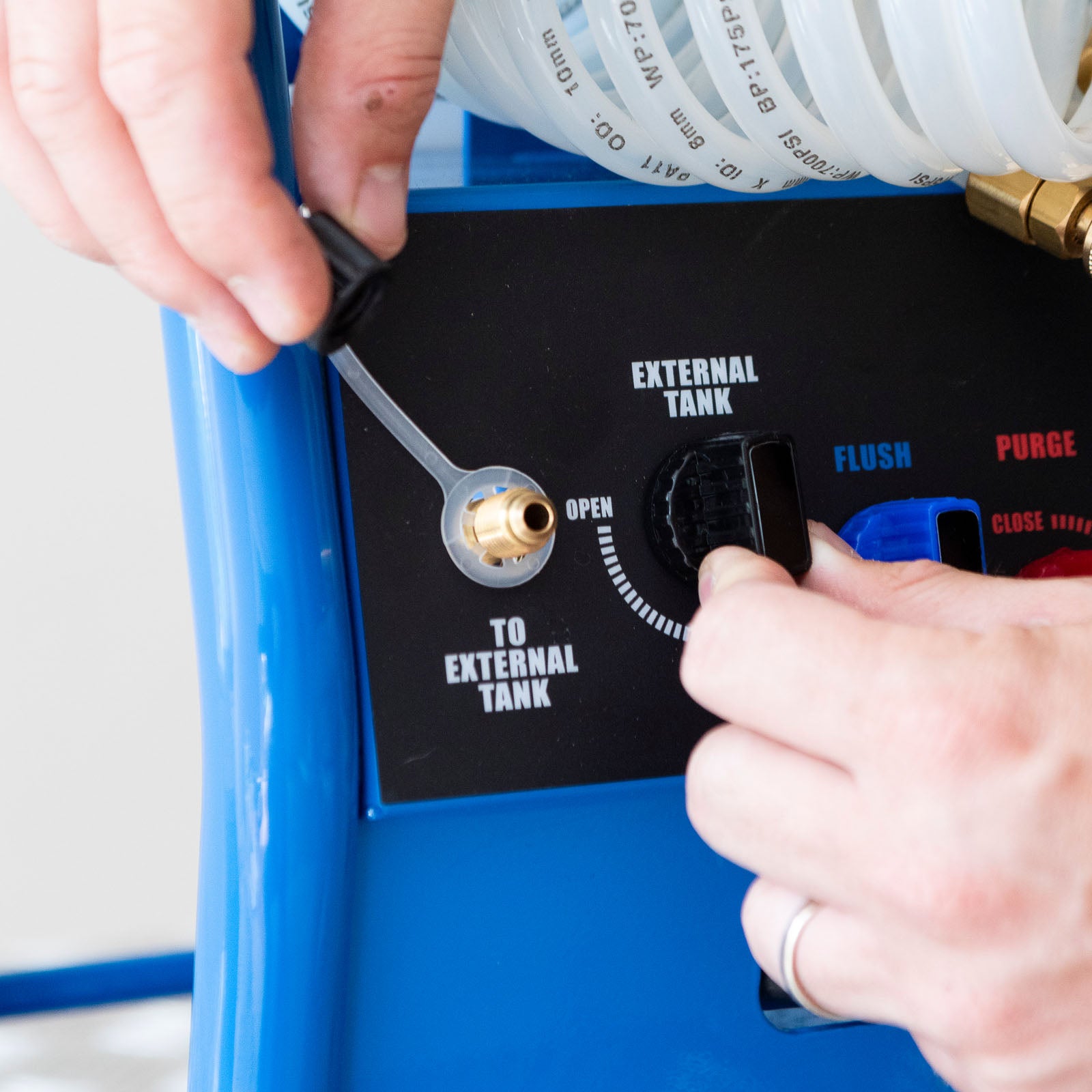 Mastercool 69900-220 Flush Machine - 220 V-50 Hz